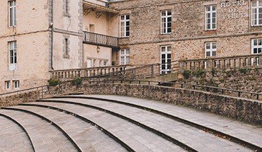 staircase-tile-adhesive