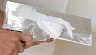 apply-wall-putty